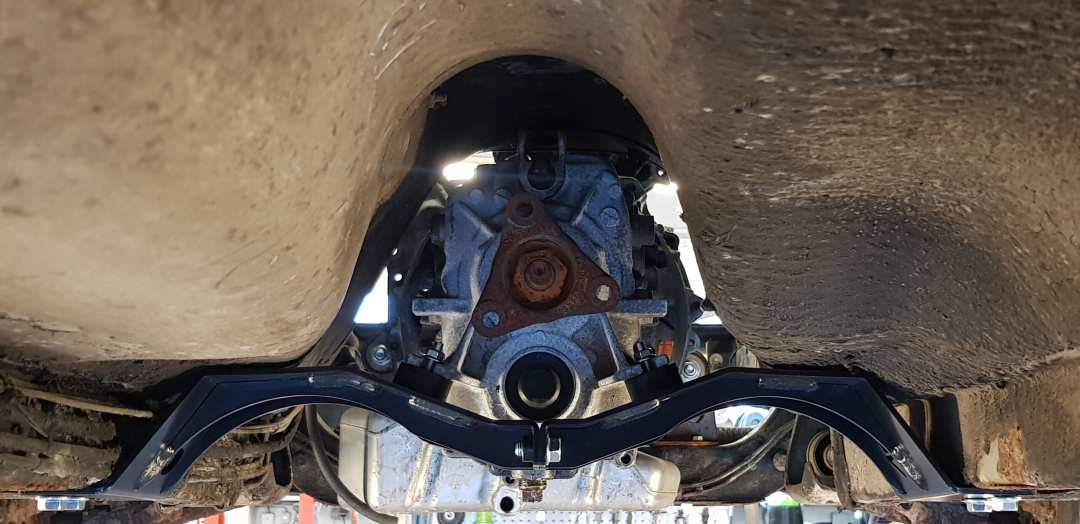 Växellådsbalk 5/6vxl BMW ZF-låda i 240