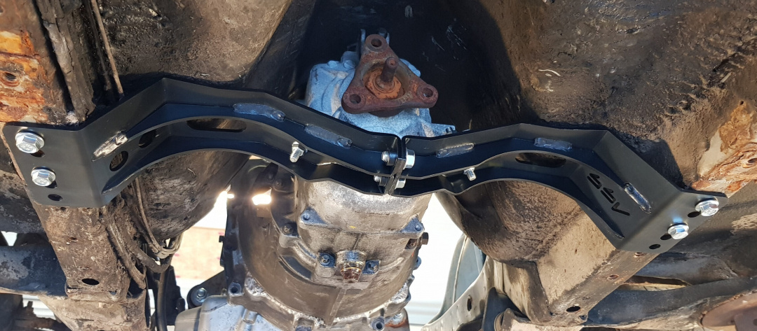 Växellådsbalk 5/6vxl BMW ZF-låda i 240