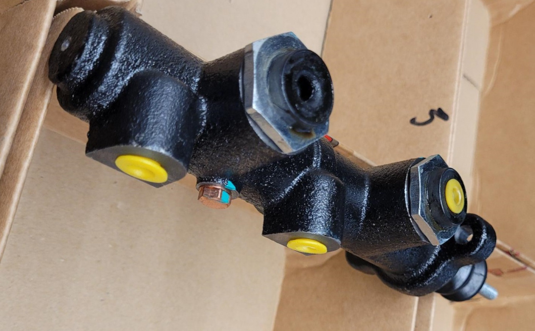 Huvudbromscylinder Amazon 1968 2-krets, P1800 B18